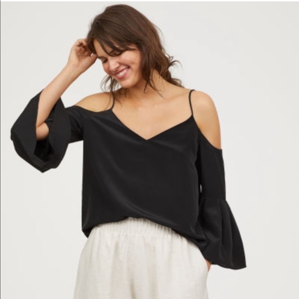 H&M cold black shoulder bell sleeve top